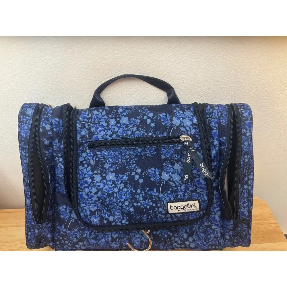 Baggallini Hanging Toiletry Organizer Bag Blue‎ Floral Travel Cosmetic Case